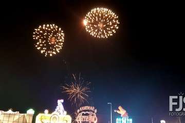 Vistoso espectáculo pirotécnico en el cielo de Telde (Foto Francisco Javier Santana, Jesús Ruiz Mesa y TA)